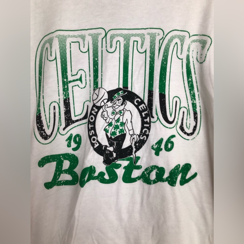 NWT BOSTON CELTICS NBA Stadium Essentials Tshirt Size M - Picture 2 of 3